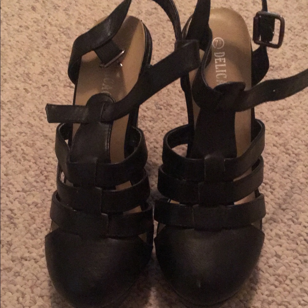 7 1/2 lightly worn